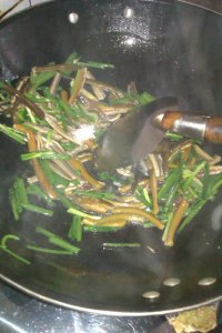 鳝鱼炒韭菜的做法步骤5