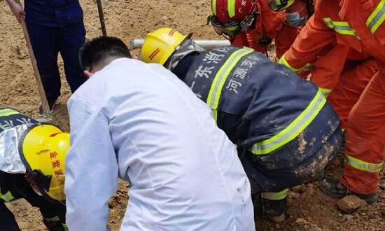 河源一铁皮房因山体滑坡发生坍塌 目前已造成3人死亡