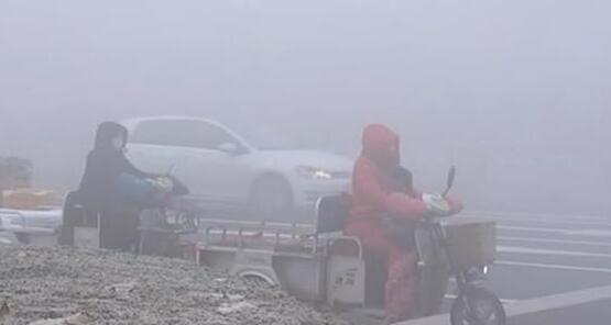 河南发布大雾红色预警 境内多条高速全线关闭