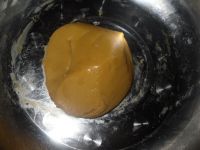 广式莲蓉蛋黄月饼的做法步骤5