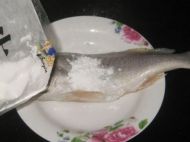 蒜子烧黄鱼的做法步骤2