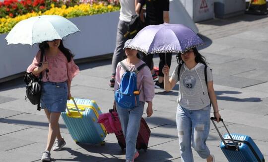 河南多地晴热气温30℃以上 五一假期外出需注意防晒