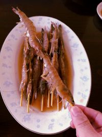 黑椒烤虾串的做法步骤1