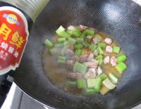 松子沙茶肉丁的做法步骤6