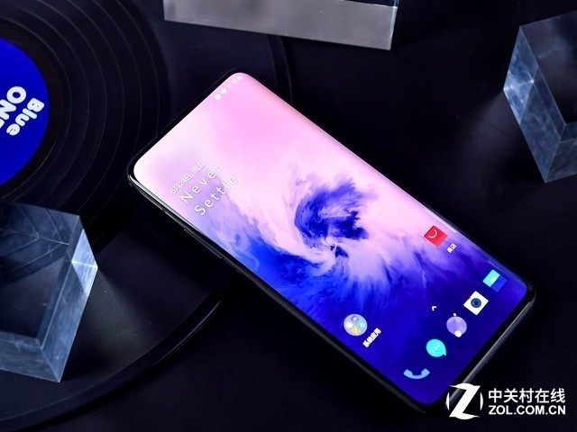 一加7Pro 6.67英寸主屏 这个价格没理由不买