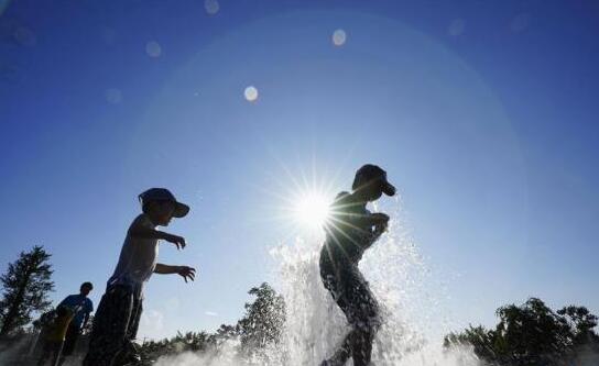 日本多地气温超过35℃ 5人中暑死亡另有67人紧急送医
