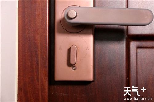 家里的锁打不开了怎么办？教你两招轻松打开