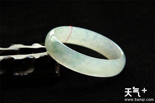 带玉有什么好处  细数女性戴玉的四大功效