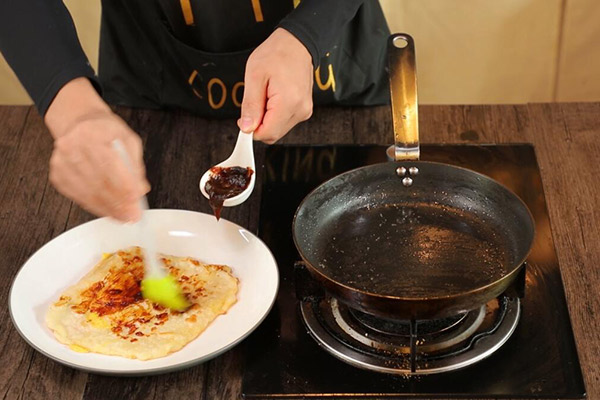 鸡蛋灌饼的做法 家常鸡蛋灌饼怎么做
