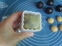 广式红豆沙月饼的做法步骤12