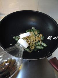 坚果炒秋葵的做法步骤11