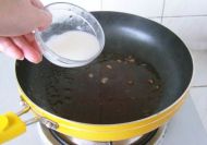 红酒汁藕饼的做法步骤7