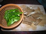 青椒炒茶干的做法步骤1