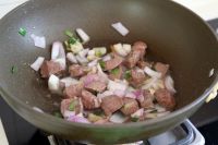 新疆牛肉抓饭的做法步骤5