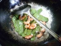 虾肉炒扁豆的做法步骤8