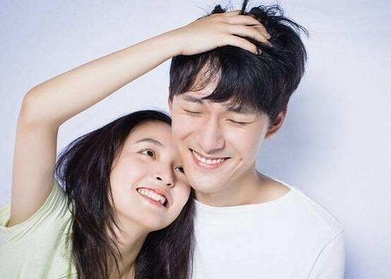 吴倩直播戴戒指是怎么回事 吴倩直播戴戒指是什么情况