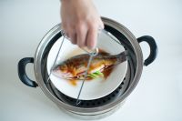 柠香蒸鲈鱼的做法步骤4