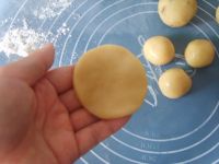 板栗绿豆蓉月饼的做法步骤7