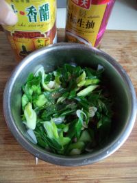 蒜苗拌花生的做法步骤5