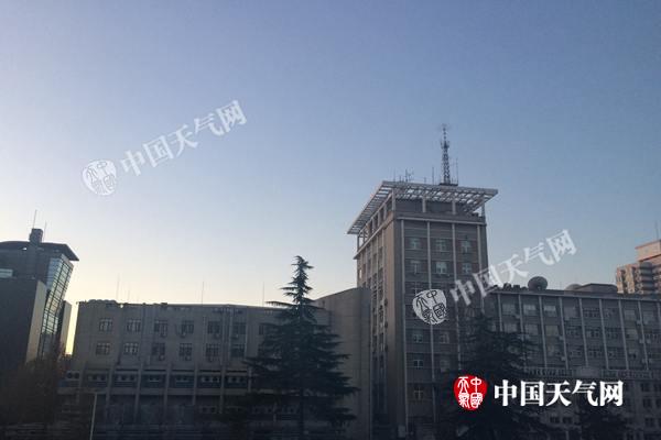 北京周末继续蓝天白云模式 气温起伏变化不大