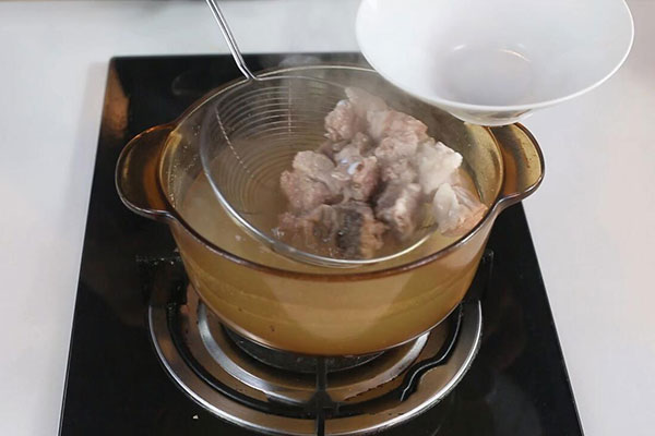 栗子烧排骨的做法 栗子烧排骨的家常做法