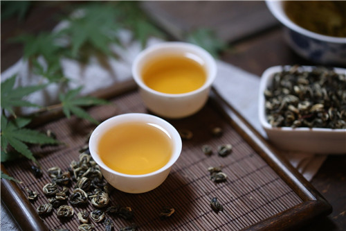 鸡蛋和牛奶可以一起吃吗 鸡蛋不能和什么一起吃