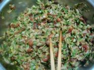 猪肉槐花大包子的做法步骤7