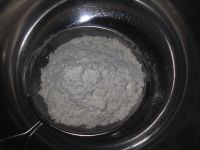 广式莲蓉蛋黄月饼的做法步骤3