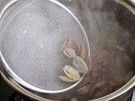 家常补钙汤羹---蛤蜊海鲜汤的做法步骤5