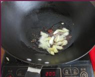 小鸡炖蘑菇的做法步骤5