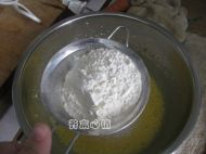 双色戚风蛋糕的做法步骤4