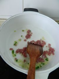橄榄肉末炒豆角的做法步骤5