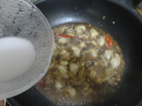 豆鼓炒生蠔的做法步骤11