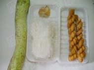素素的麻花丝瓜粉丝汤的做法步骤1