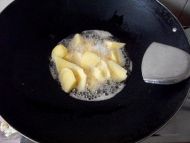 土豆烧茄子的做法步骤3