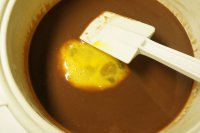巧克力海绵蛋糕的做法步骤5