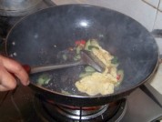 木耳鸡蛋炒黄瓜的做法步骤7