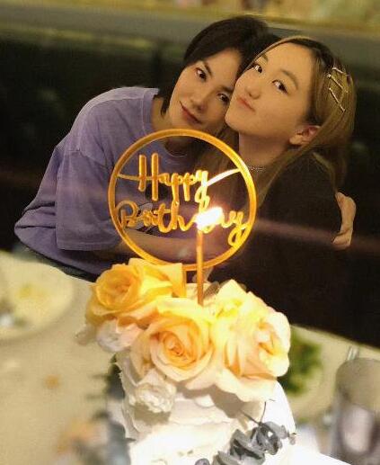王菲为李嫣庆14岁生日是怎么回事 王菲和女儿李嫣关系好吗