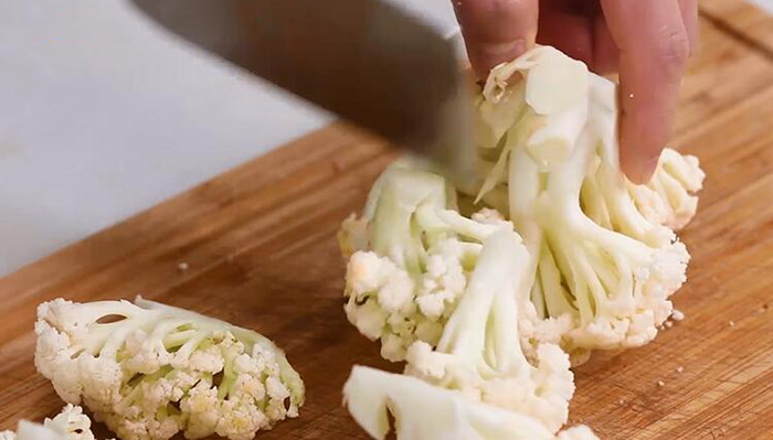 花菜怎么炒好吃 花菜炒肉的家常做法