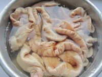 尖椒肥肠的做法步骤2