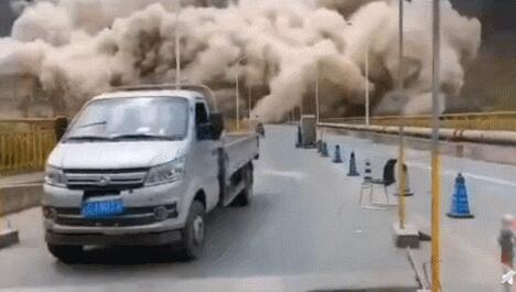 云南昭通一路段发生山体崩塌 目前没有造成人员伤亡