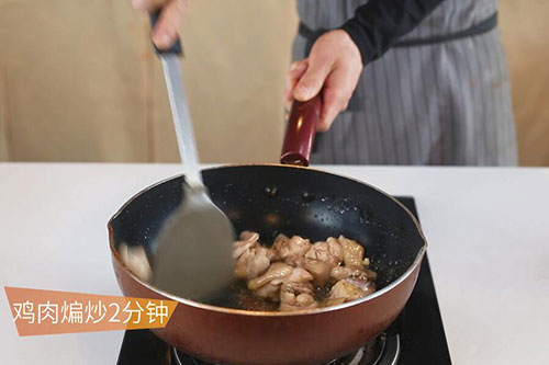 土豆炖鸡块的做法 土豆炖鸡块的家常做法