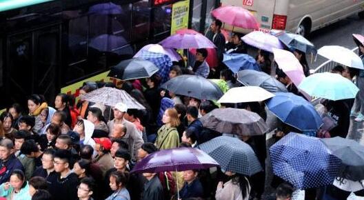 浙江阴雨天又开始上线 杭州小雨气温跌至16℃