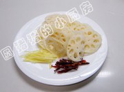 珊瑚藕片的做法步骤1