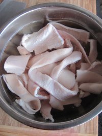 彩蔬肉皮冻的做法步骤1
