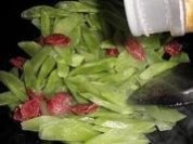 莴笋炒香肠的做法步骤4