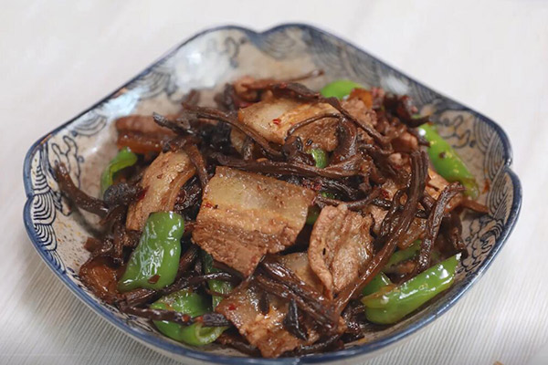 家常茶树菇干锅五花肉做法 茶树菇干锅五花肉怎么做