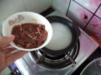 窝蛋牛肉粥的做法步骤4