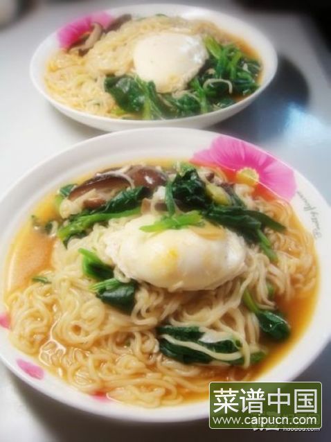 香菇菠菜鸡蛋面