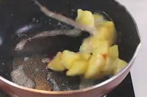 拔丝苹果简单做法 拔丝苹果怎么做正宗